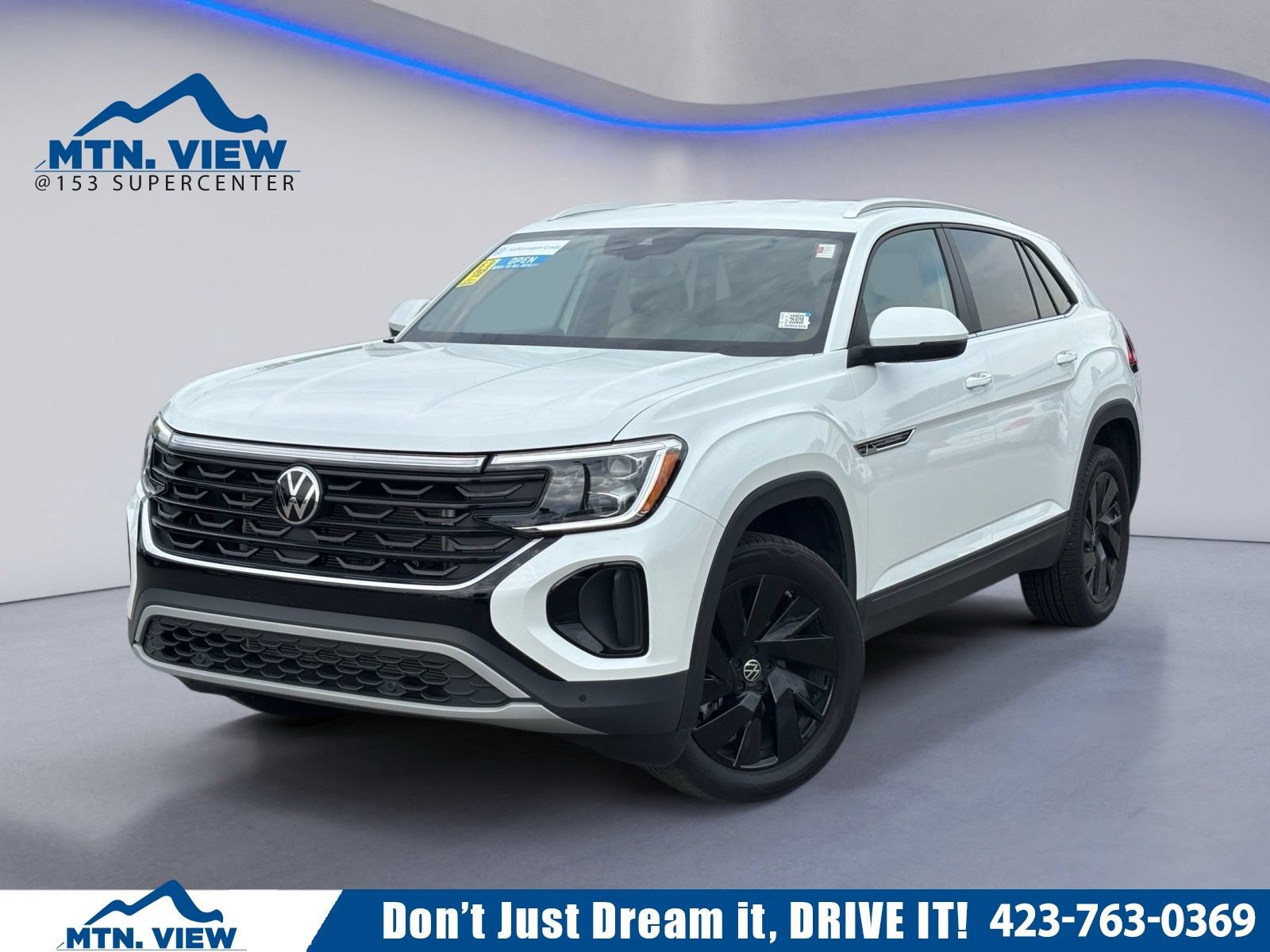Used 2026 Volkswagen Atlas Cross Sport SE w/ Black Wheel Package FWD image 1