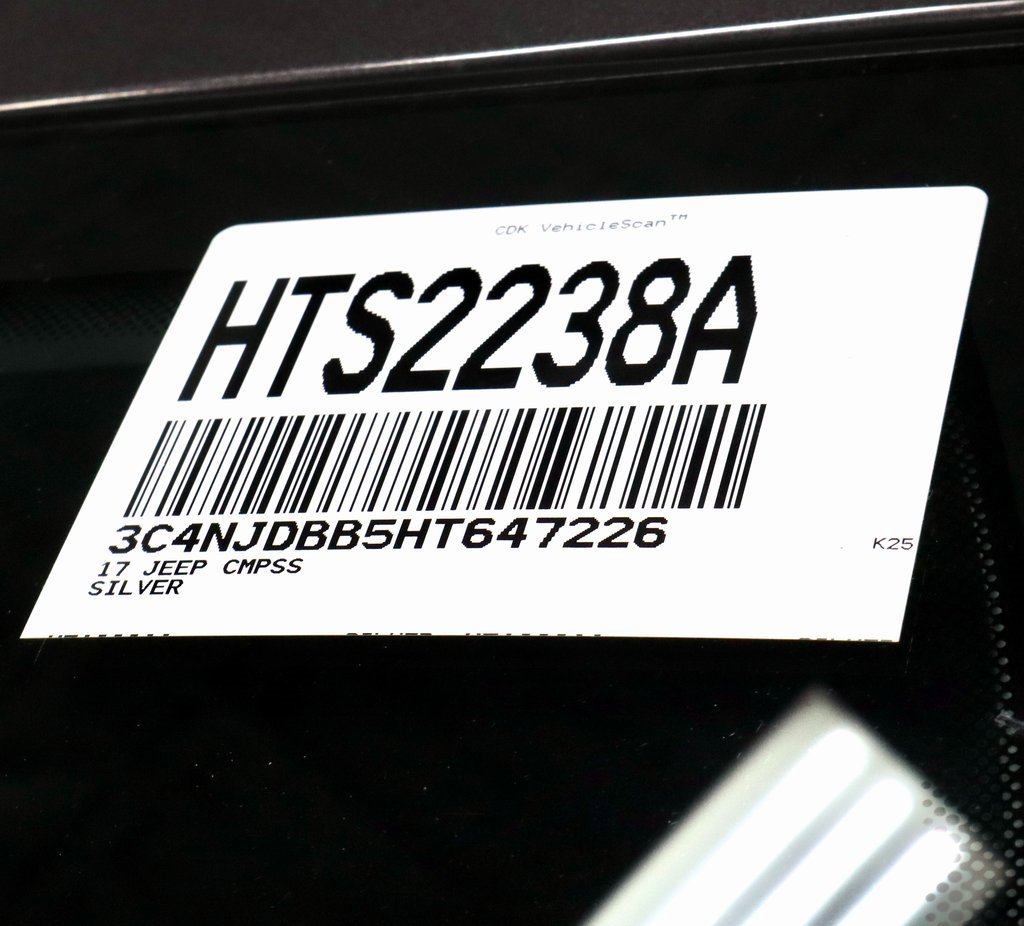 Used 2017 Jeep Compass Latitude w/ Cold Weather Group image 33