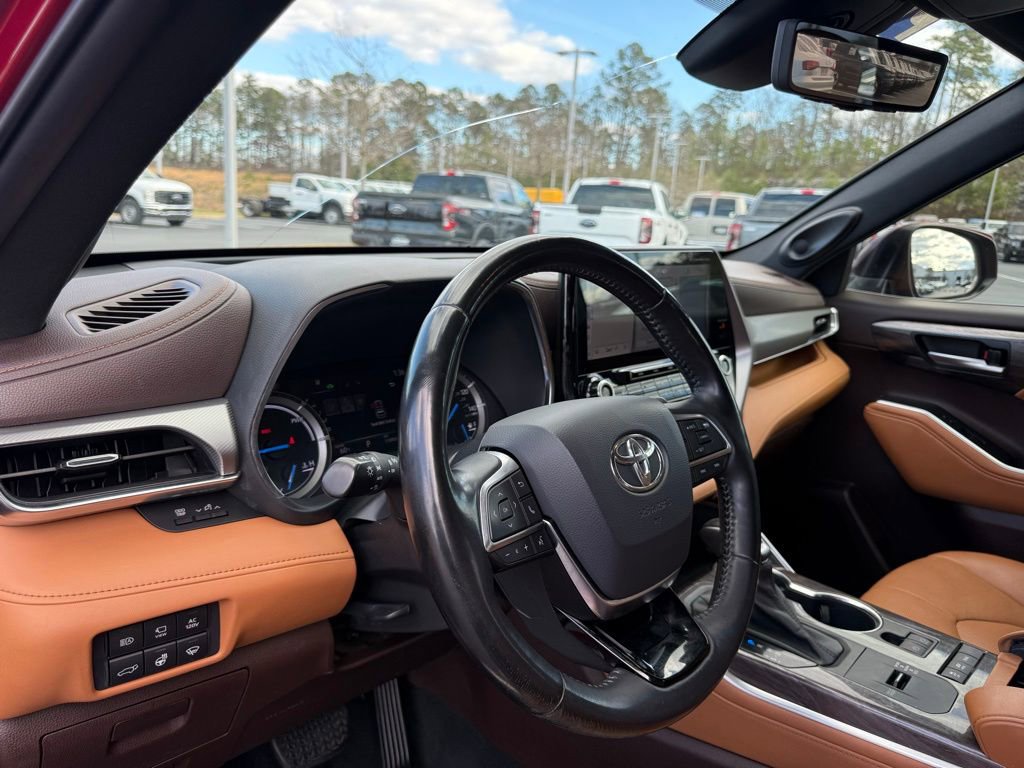 Used 2021 Toyota Highlander Platinum image 10