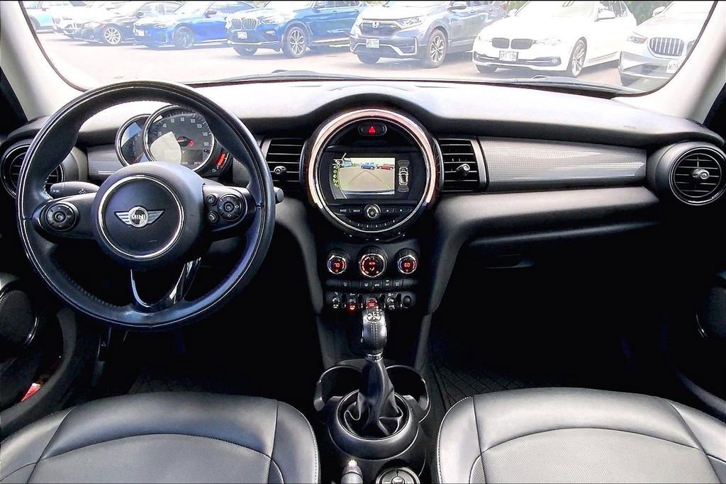 Used 2018 MINI Cooper 4-Door Hardtop image 14