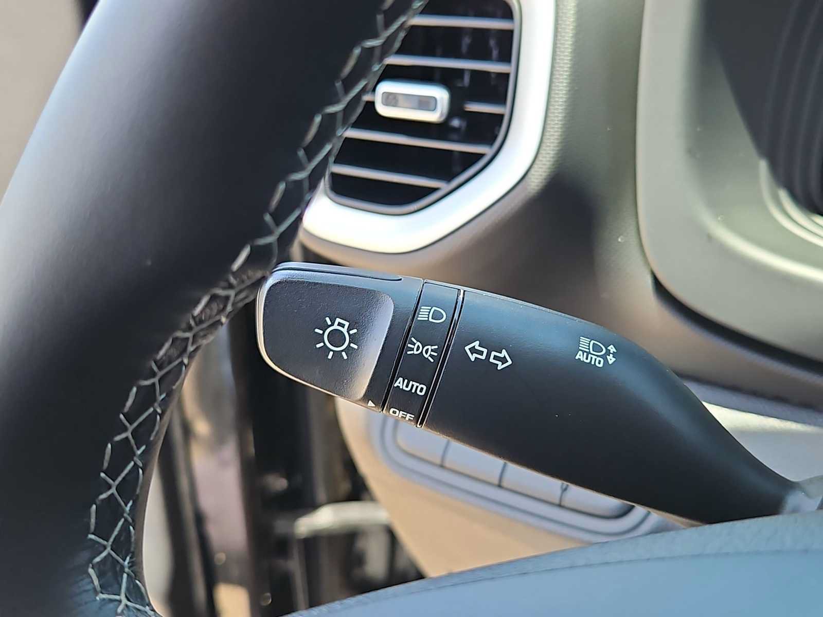 Certified 2024 Hyundai Venue SEL FWD image 26