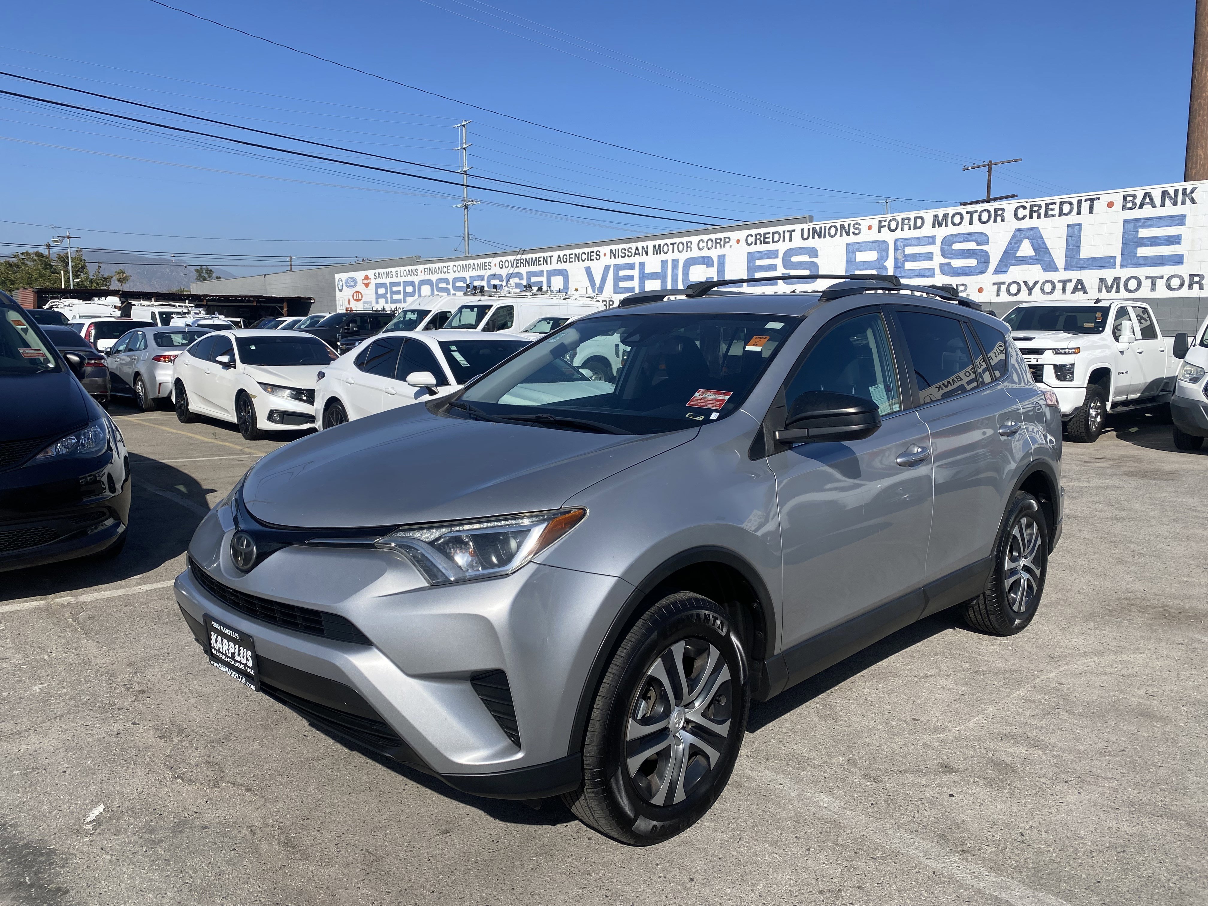 Used 2018 Toyota RAV4 LE w/ Cargo Management Package FWD image 2