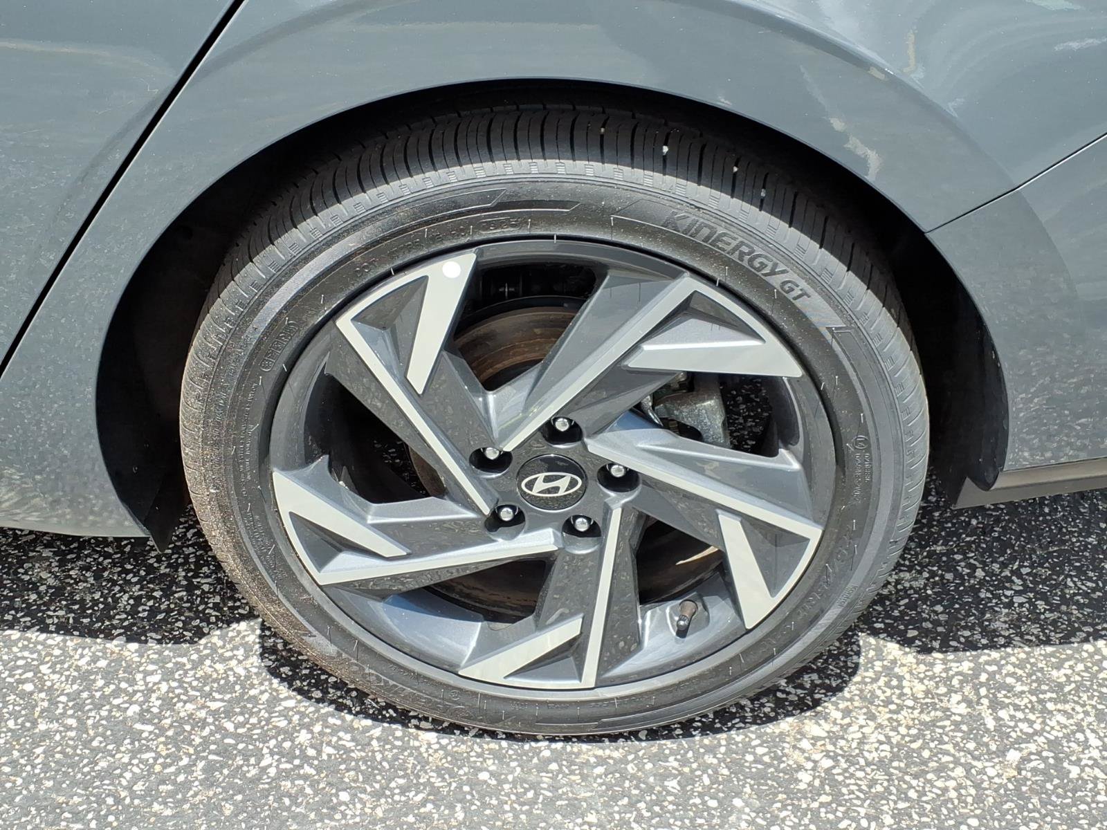 New 2025 Hyundai Elantra Limited FWD image 11