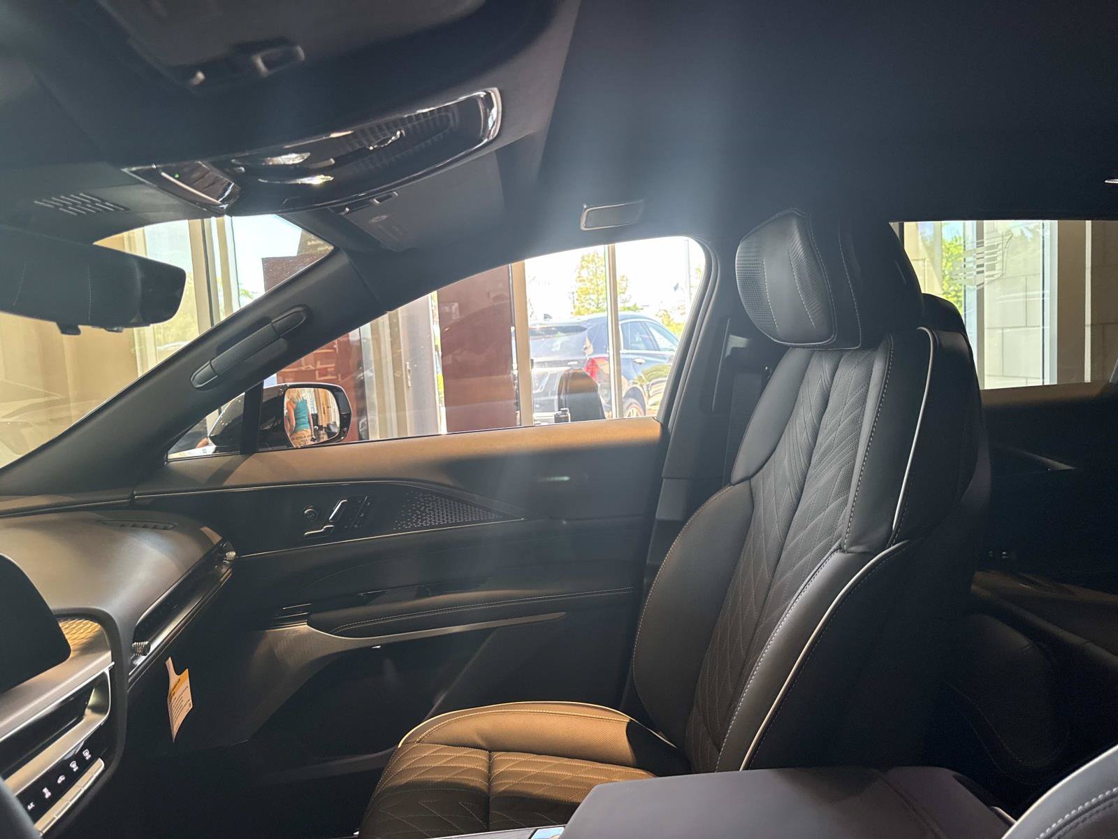 New 2026 Cadillac Lyriq V AWD/4WD image 25