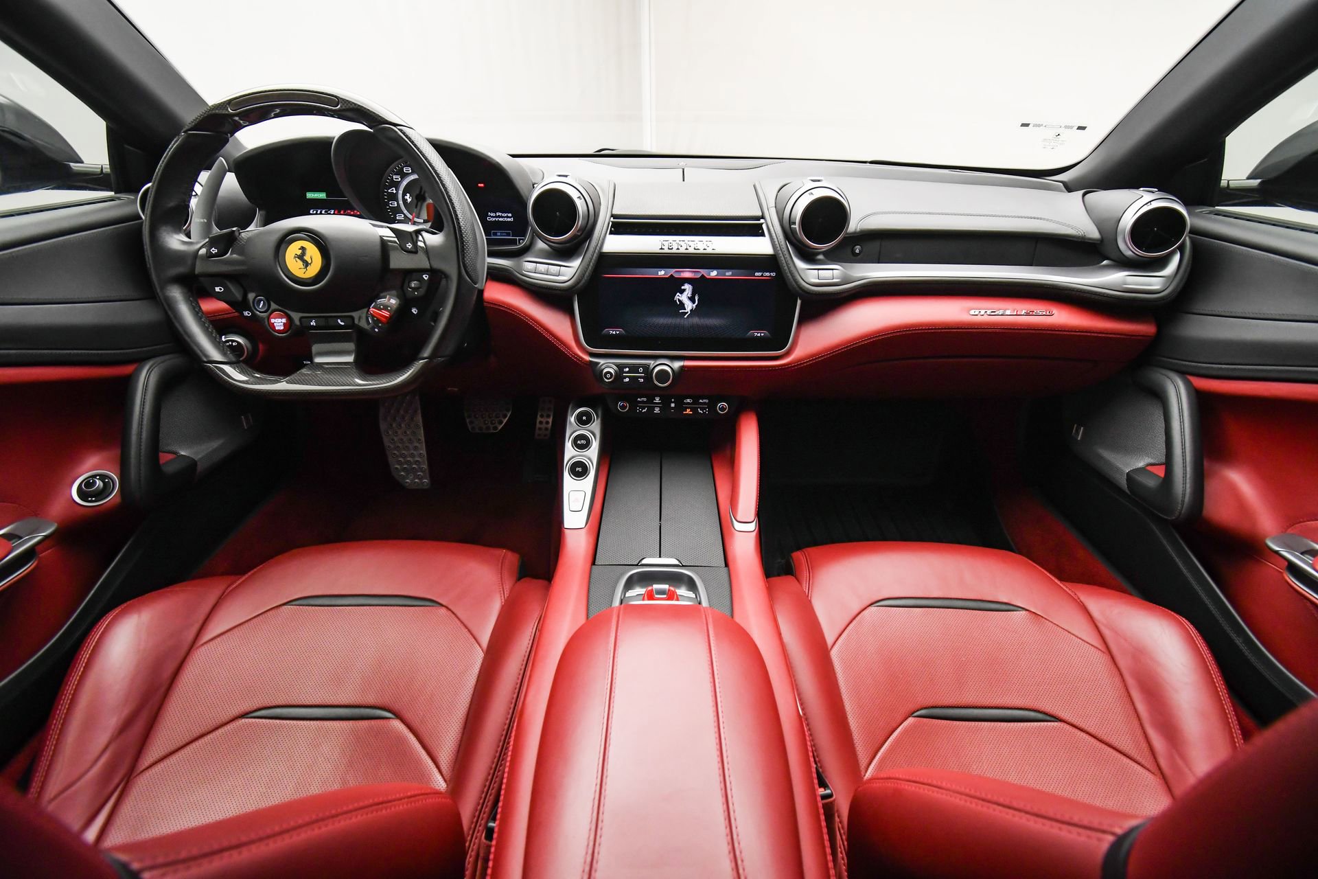 Used 2018 Ferrari GTC4Lusso image 14