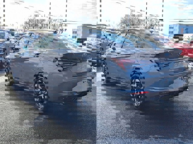 Certified 2022 Hyundai Elantra Limited w/ Cargo Package image 4