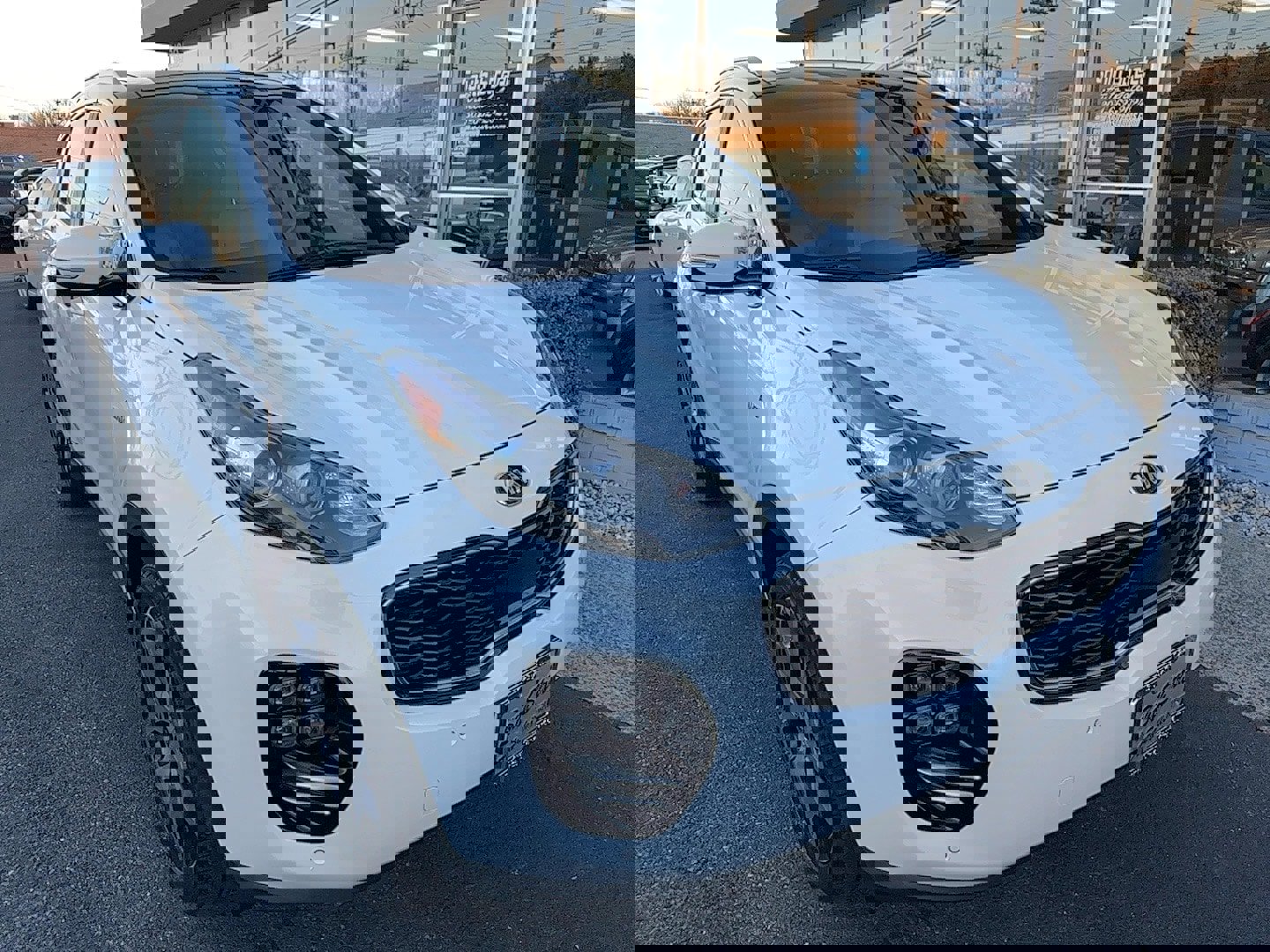 Used 2017 Kia Sportage SX image 2