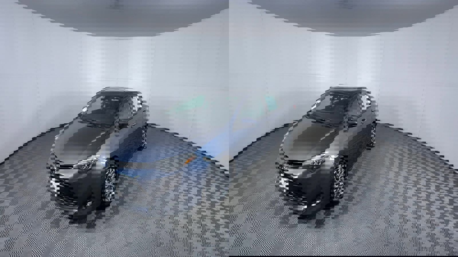 Used 2017 Toyota Corolla XLE image 3