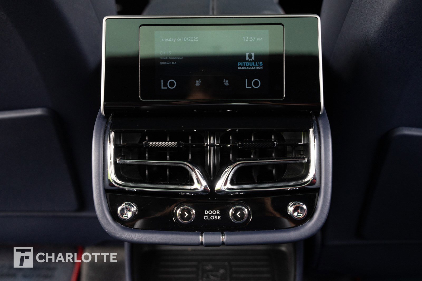 Used 2023 Bentley Bentayga Extended Wheelbase image 40