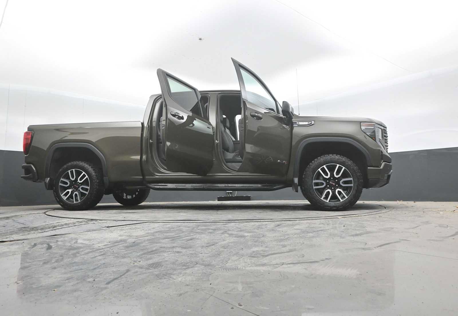 Used 2023 GMC Sierra 1500 AT4 w/ AT4 Premium Package AWD/4WD image 54