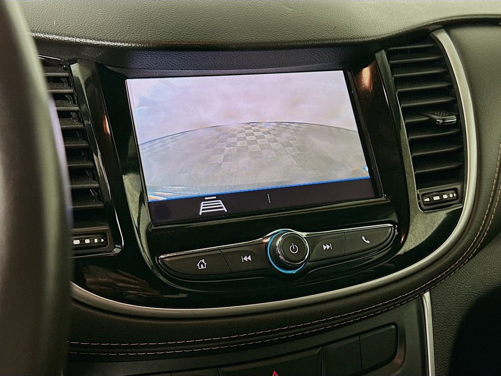 Used 2022 Chevrolet Trax LT w/ LT Convenience Package image 19