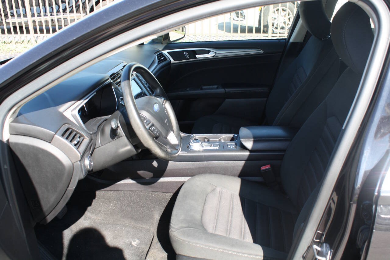 Used 2019 Ford Fusion SE FWD image 6
