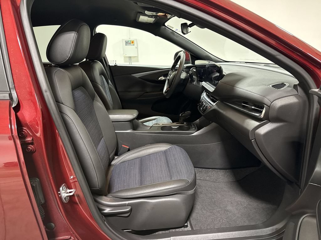 Used 2025 Buick Envista Preferred FWD image 21