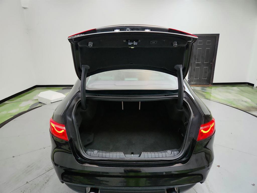 Used 2016 Jaguar XF Prestige RWD image 30
