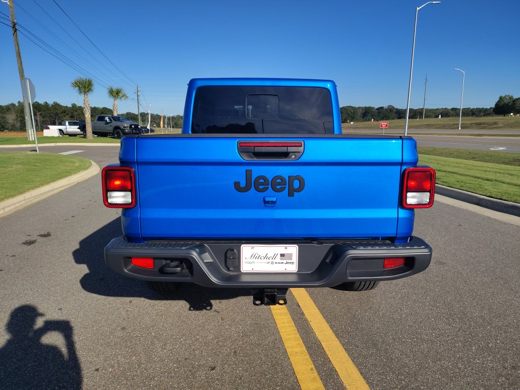 New 2025 Jeep Gladiator Sport w/ Premium Package AWD/4WD image 7