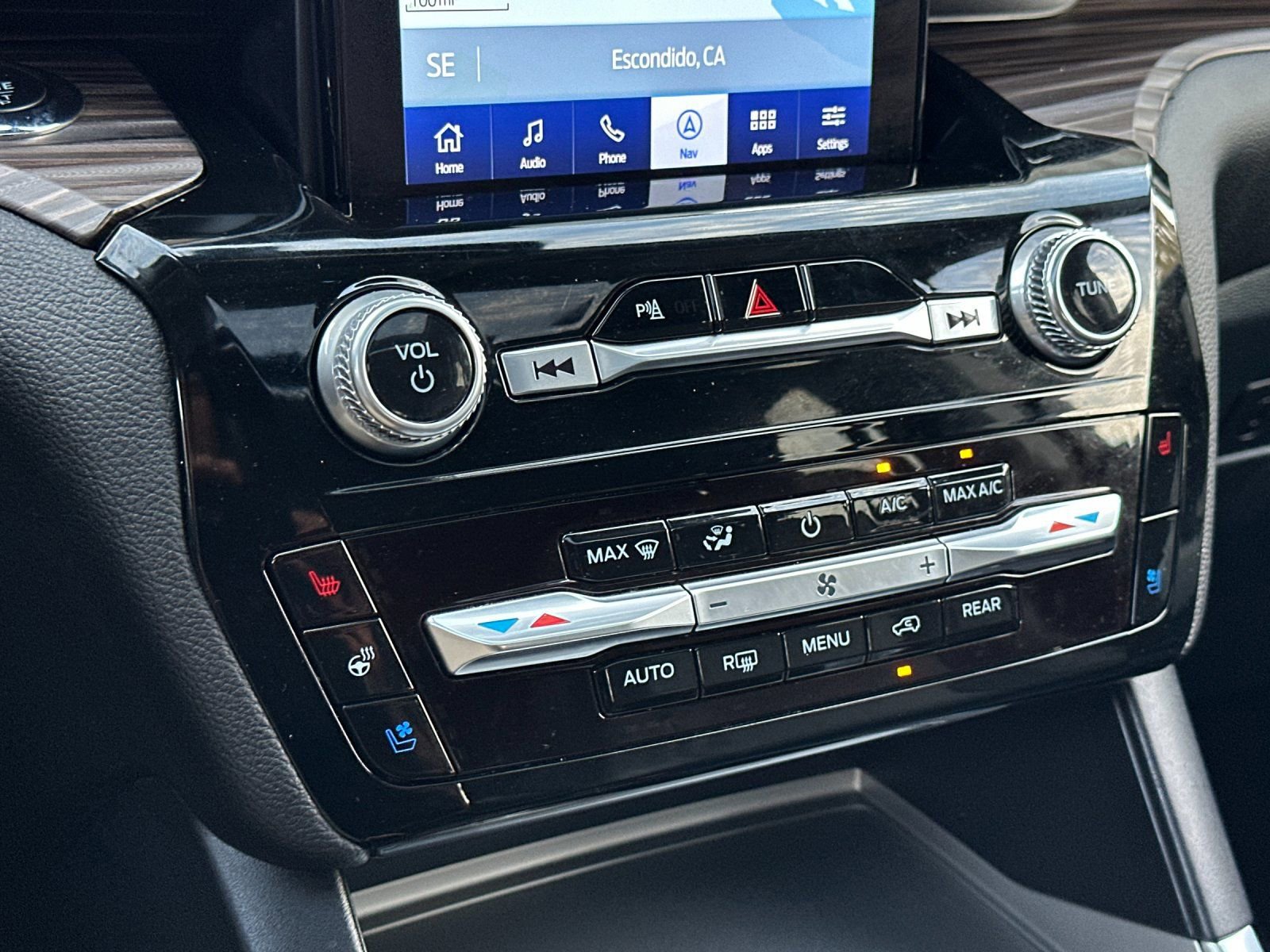 Used 2023 Ford Explorer Limited w/ Limited Technology Package image 27