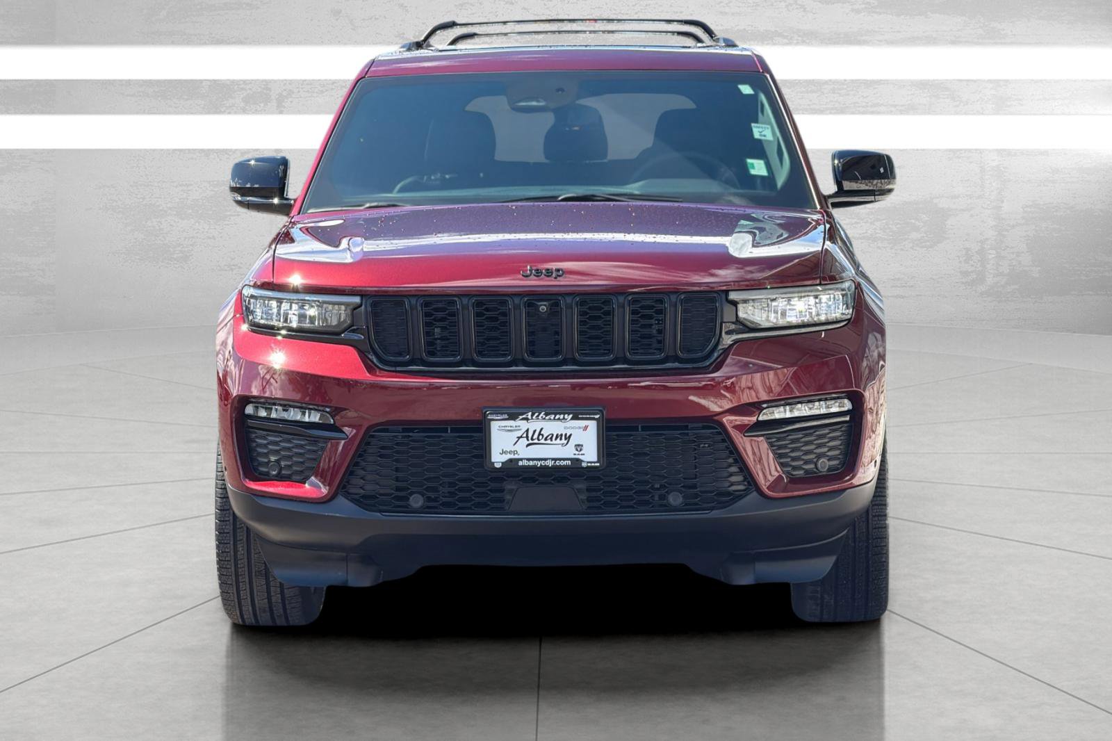Used 2025 Jeep Grand Cherokee Limited w/ Luxury Tech Group II AWD/4WD image 3