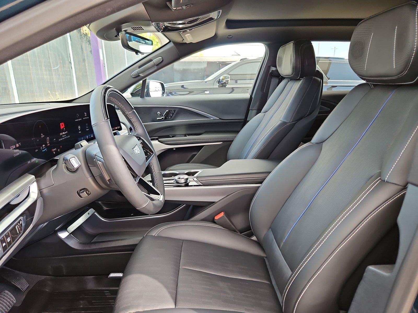 Certified 2025 Cadillac Lyriq Luxury w/ LPO, Floor Liner Package AWD/4WD image 28