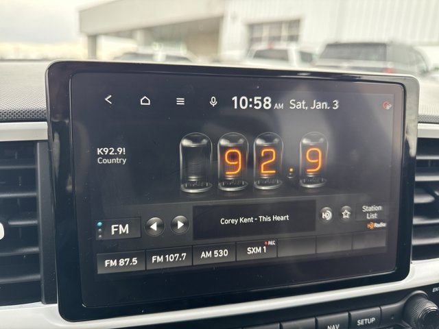 Used 2022 Hyundai Venue Limited image 18