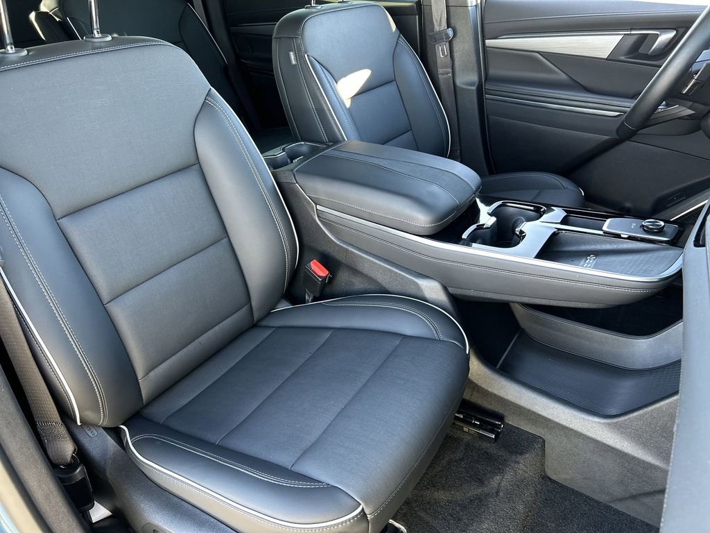 Used 2025 Buick Enclave Preferred image 28