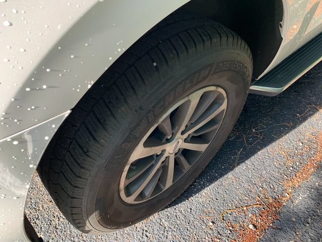 Used 2019 Ford Expedition XLT w/ Equipment Group 202A AWD/4WD image 2