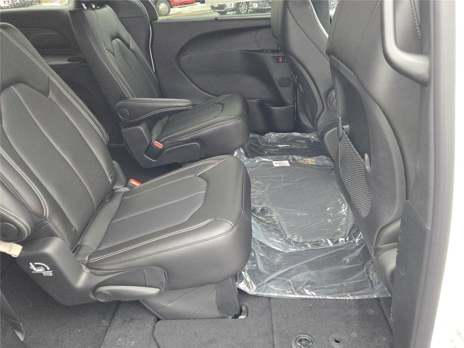 New 2026 Chrysler Voyager LX image 9