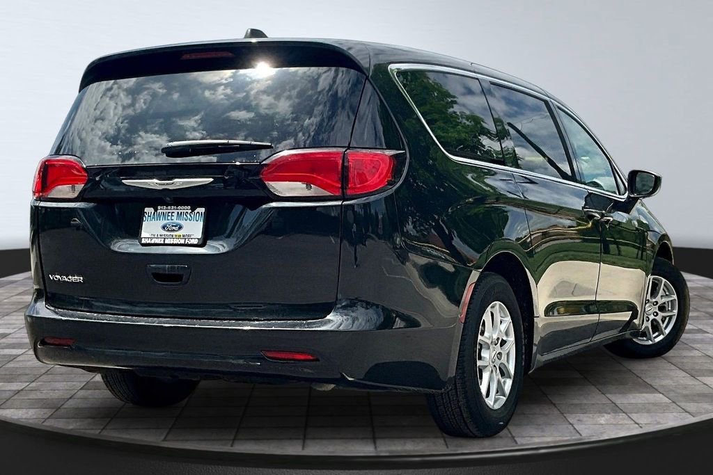 Used 2023 Chrysler Voyager LX FWD image 6