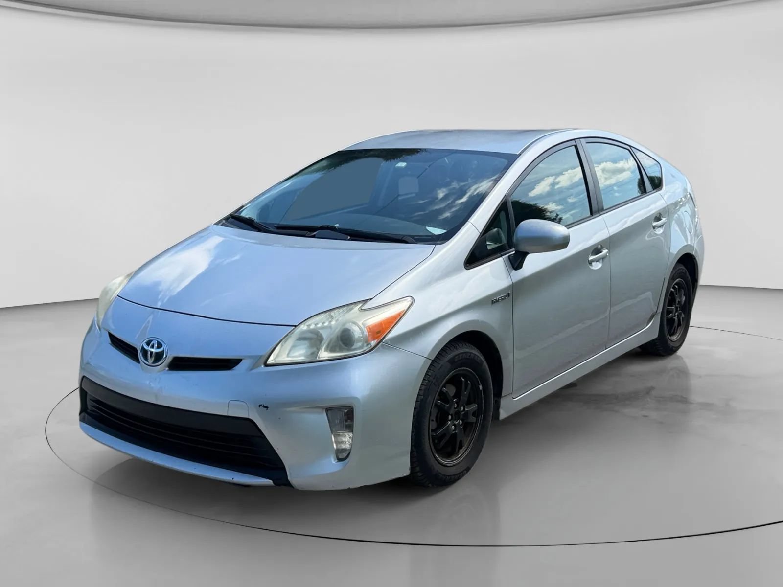Used 2014 Toyota Prius Two FWD image 1