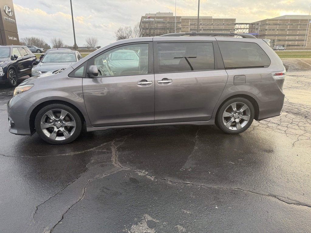 Used 2014 Toyota Sienna SE w/ Convenience Accessory Package image 1