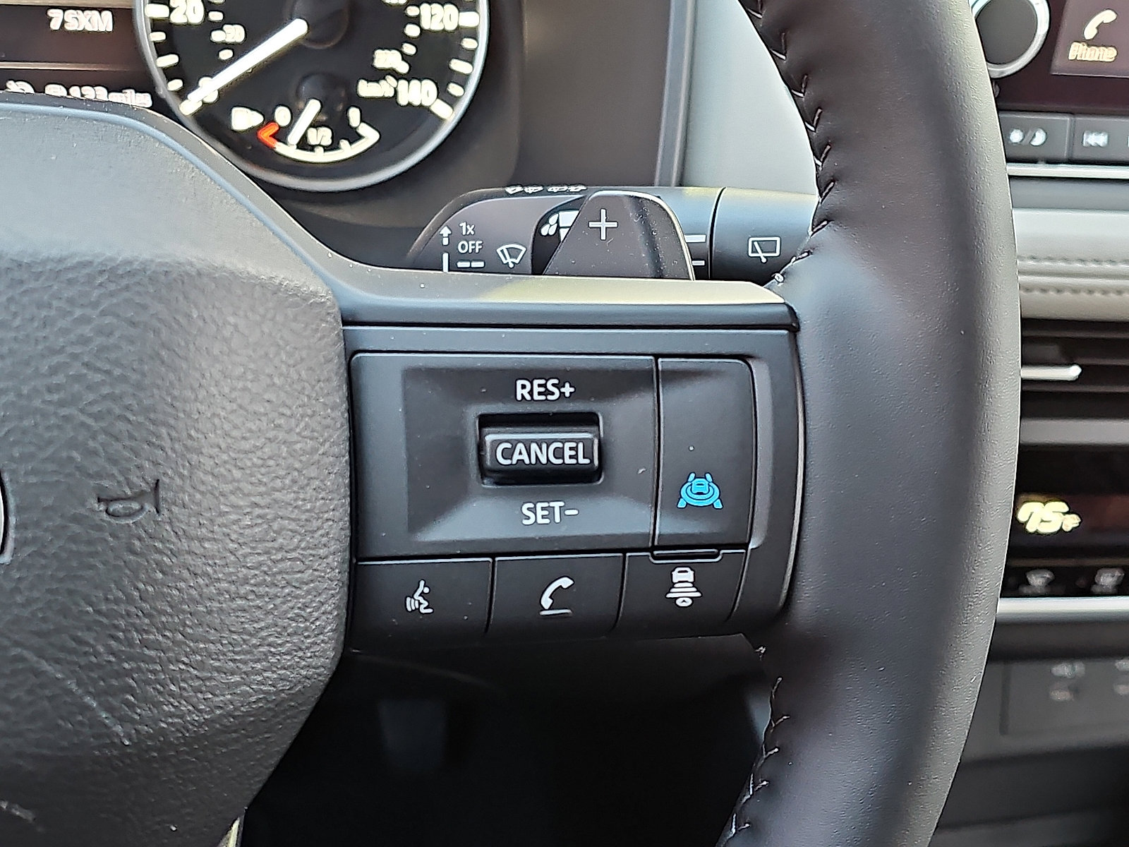 Certified 2025 Nissan Rogue SV image 22