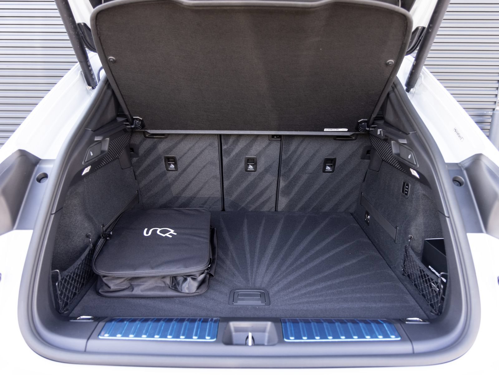 Certified 2026 Porsche Macan 4 Electric AWD/4WD image 29