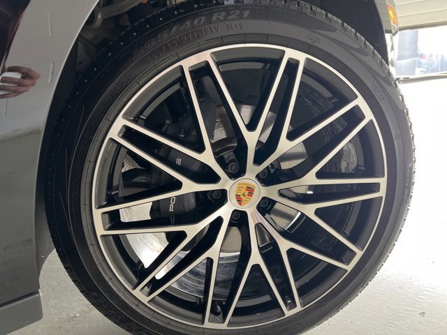 Used 2025 Porsche Macan T image 59