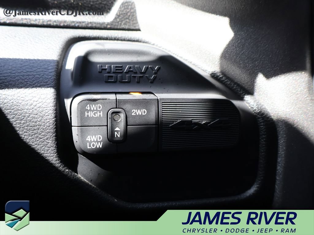 Used 2024 RAM 2500 Tradesman w/ Chrome Appearance Group image 32