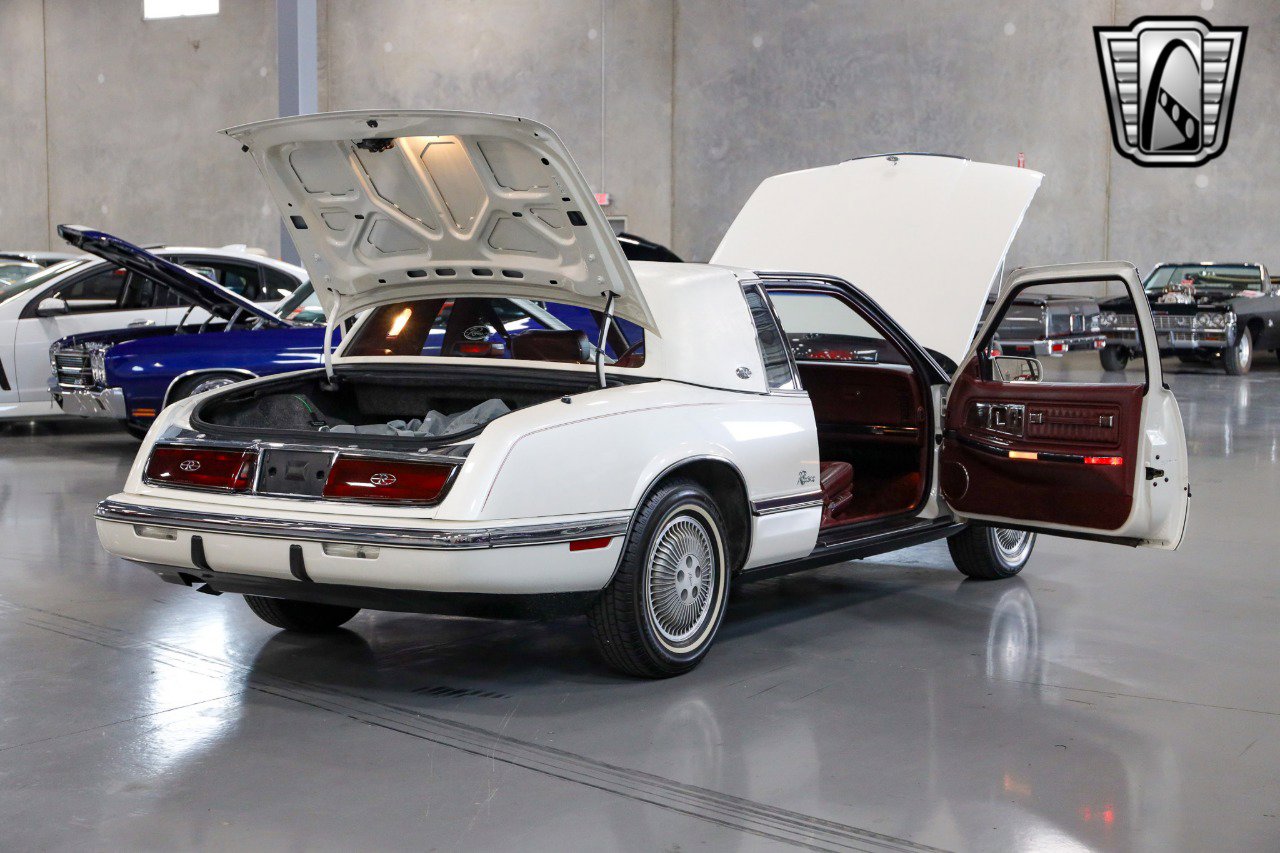 Used 1991 Buick Riviera Coupe image 11