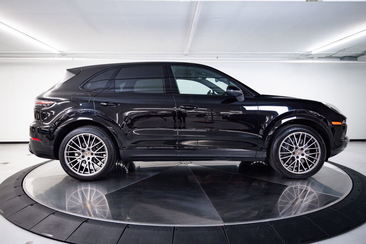 Certified 2023 Porsche Cayenne Platinum Edition image 8