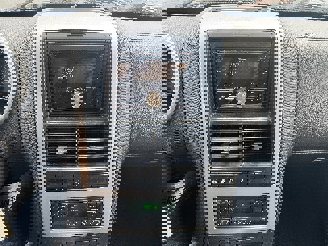 Used 2006 Mercury Mountaineer Luxury image 12