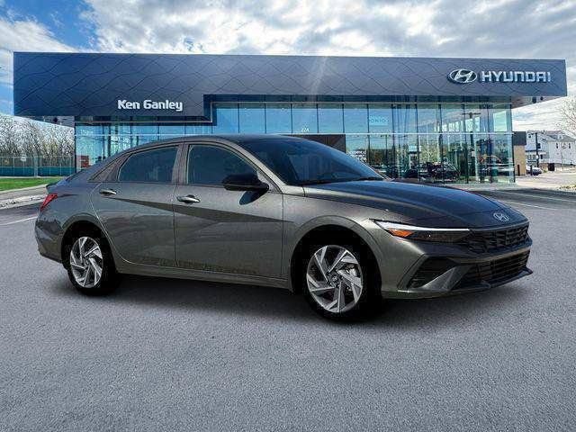 New 2025 Hyundai Elantra SEL FWD image 10