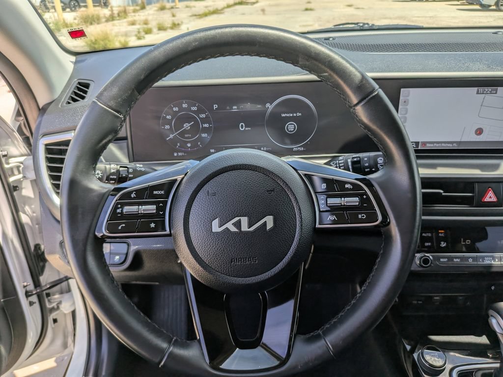 Certified 2025 Kia Seltos EX w/ EX Sunroof Package FWD image 29