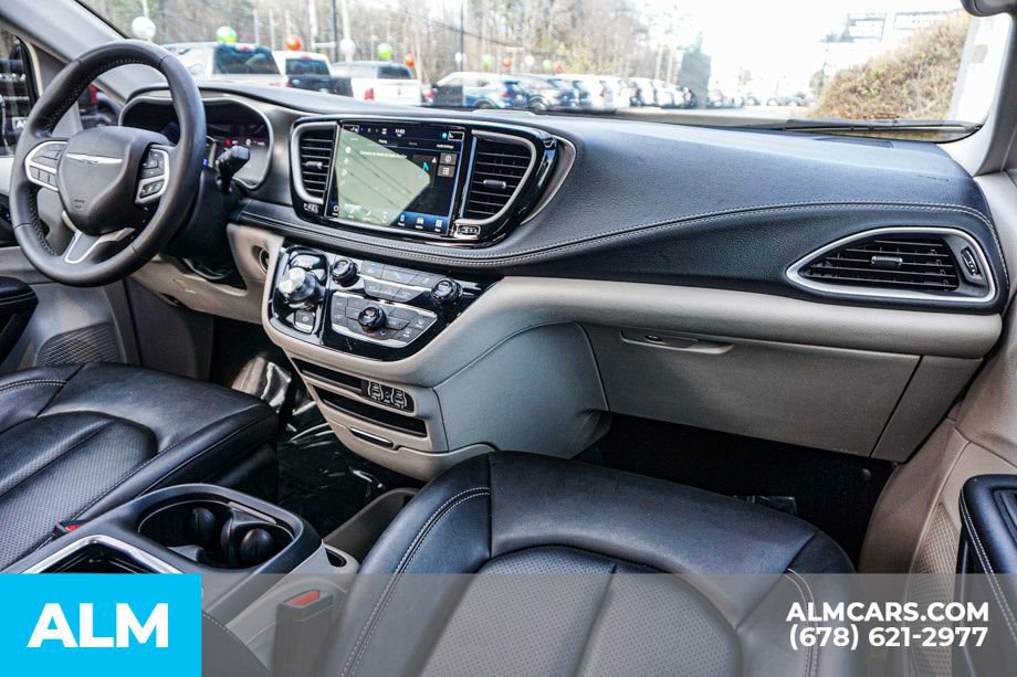 Used 2024 Chrysler Pacifica Select image 28