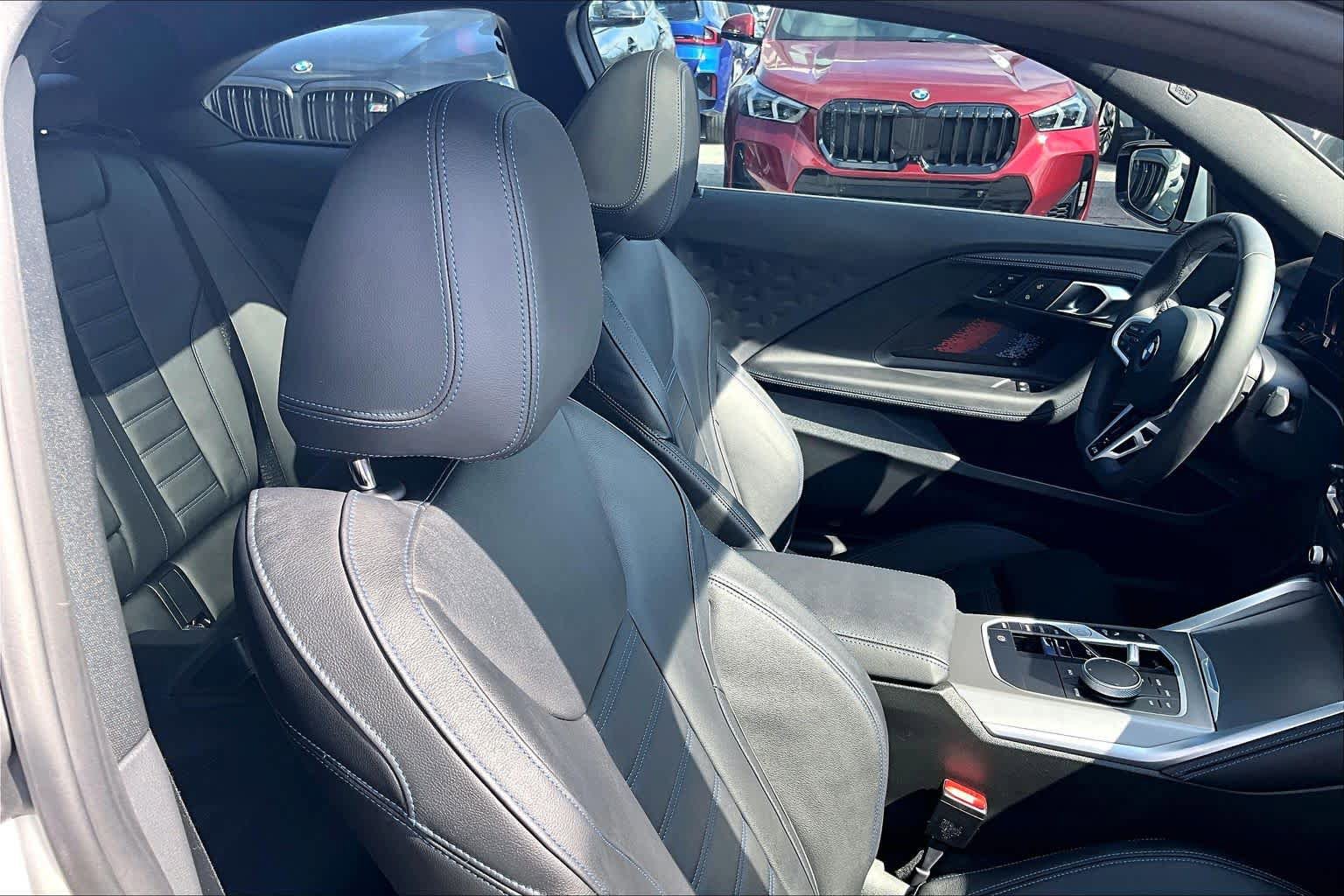 Used 2025 BMW 230i Coupe w/ M Sport Package image 9