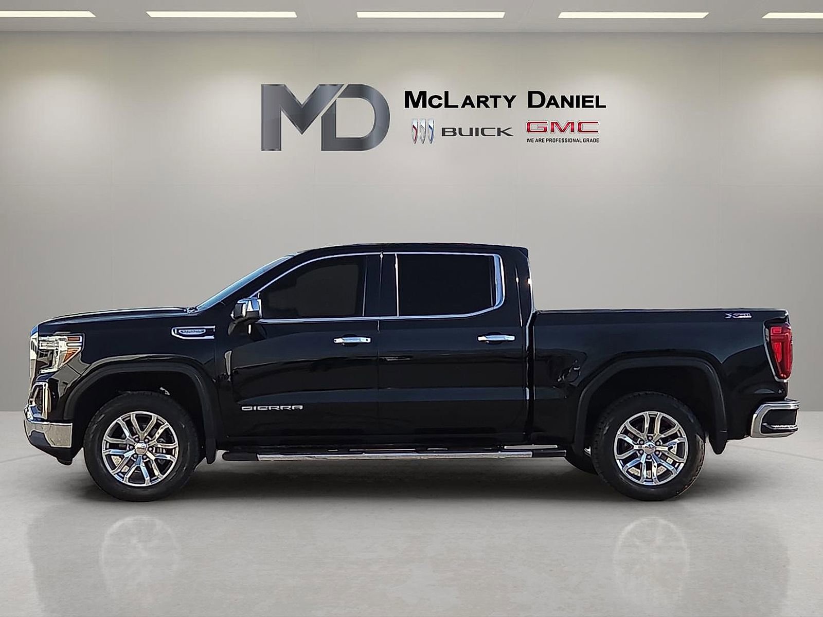 Certified 2021 GMC Sierra 1500 SLT AWD/4WD image 3