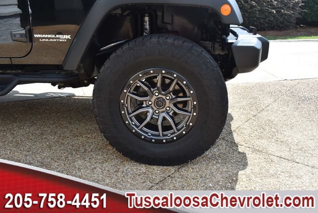 Used 2018 Jeep Wrangler Unlimited Rubicon w/ Connectivity Group AWD/4WD image 14