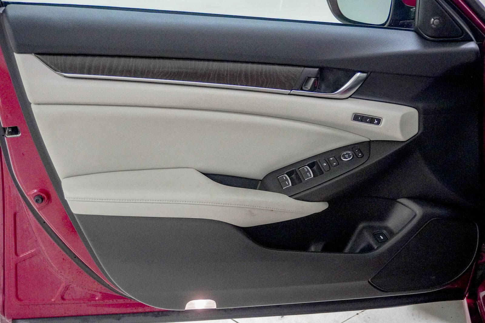 Used 2018 Honda Accord Touring image 17