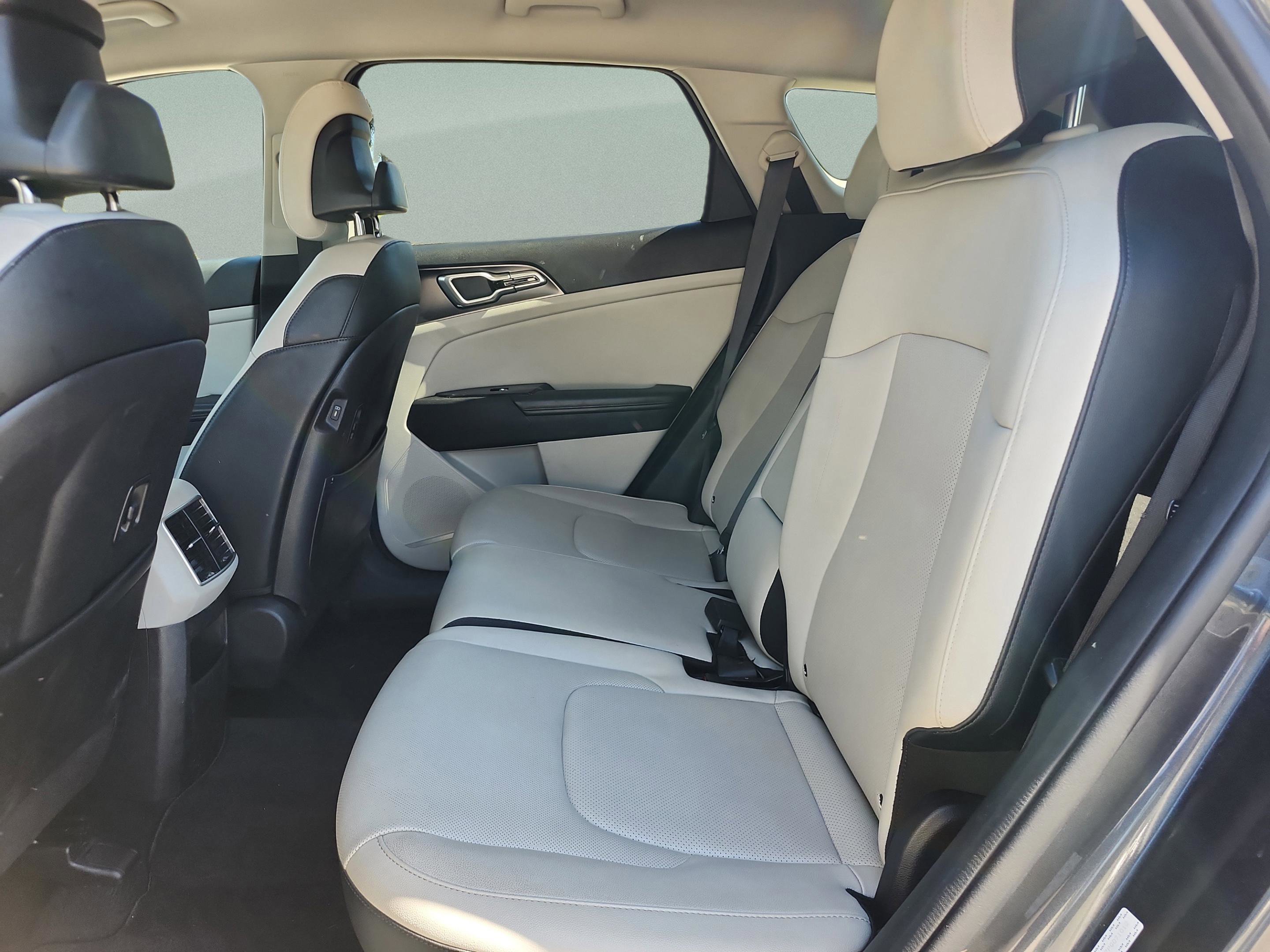 Used 2023 Kia Sportage EX image 18