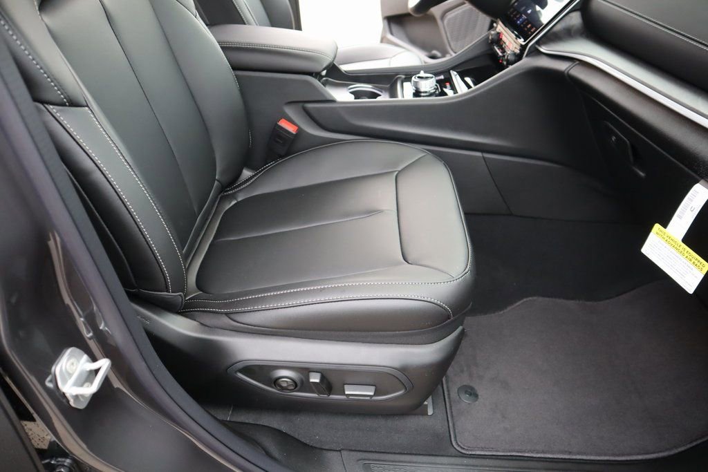 New 2025 Jeep Grand Cherokee L Limited image 15