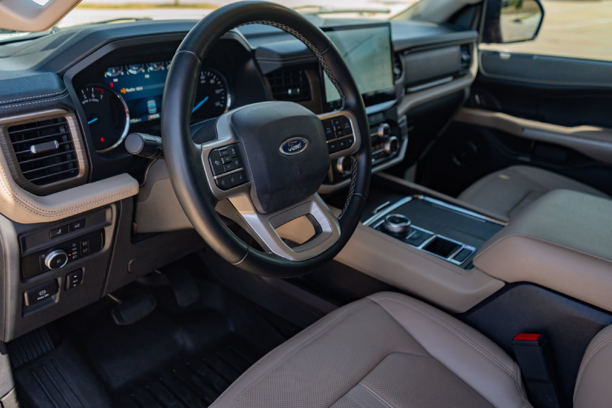 Used 2022 Ford Expedition Limited RWD image 8
