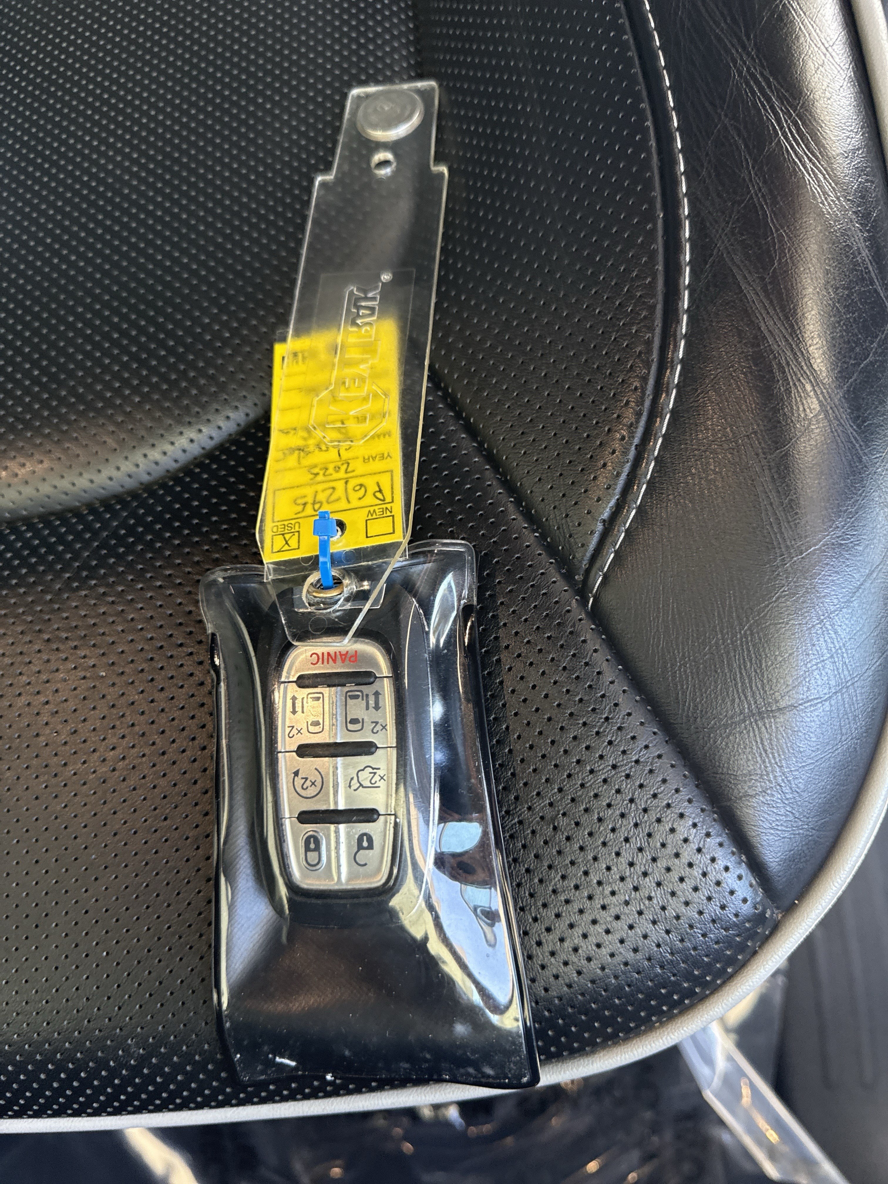 Used 2025 Chrysler Pacifica Limited FWD image 36