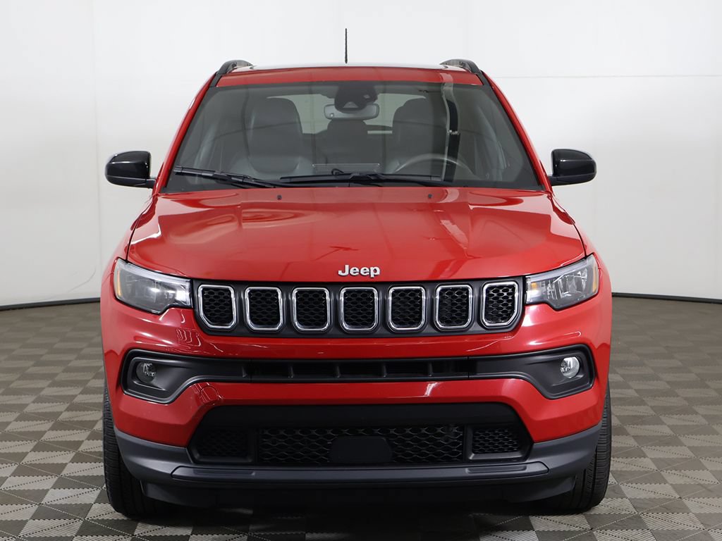 Used 2024 Jeep Compass Latitude w/ Sun and Sound Group AWD/4WD image 11