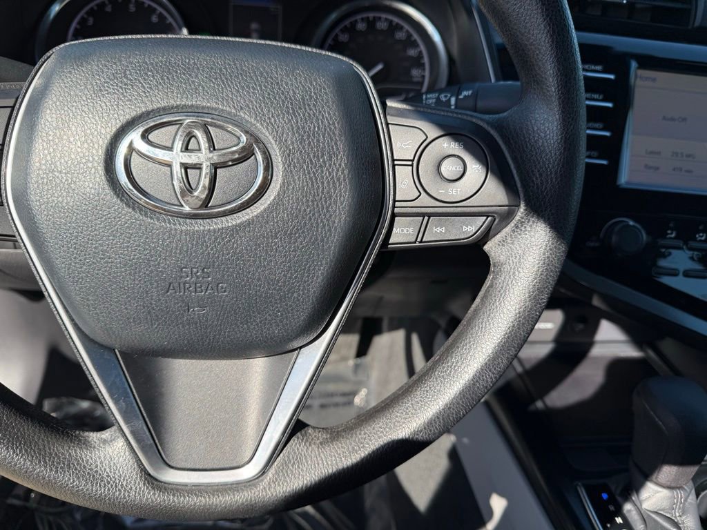 Used 2018 Toyota Camry LE image 11