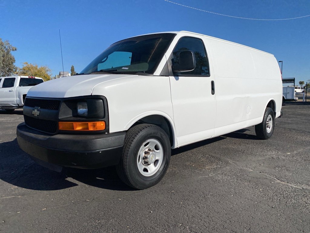 Used 2011 Chevrolet Express 2500 Extended image 2